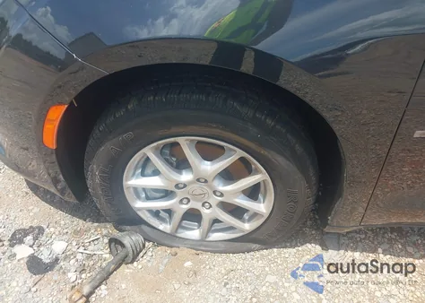 2022 Chrysler Voyager Lx из США, поврежденный, VIN 2C4RC1CG4NR227119